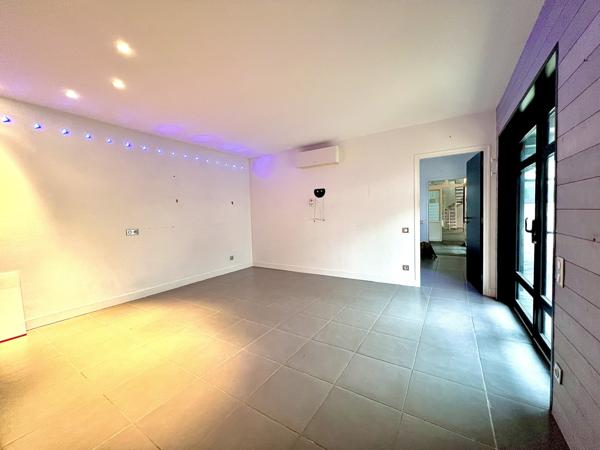 La Rochelle (17000) Immeuble de bureaux avec parking