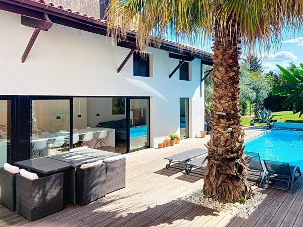 Maison d'Exception de 190 m² avec Piscine et Jardin de 500 m² –
