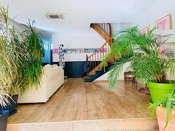 Maison d'Exception de 190 m² avec Piscine et Jardin de 500 m² –