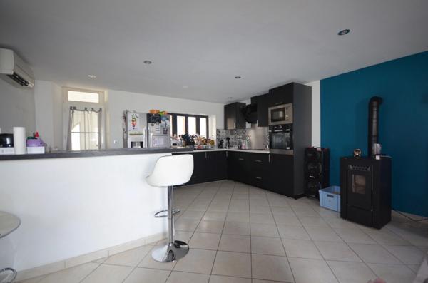 Proche de LA FERTE GAUCHER (77) et de MONTMIRAIL (51) à vendre maison de village de 6 pièces