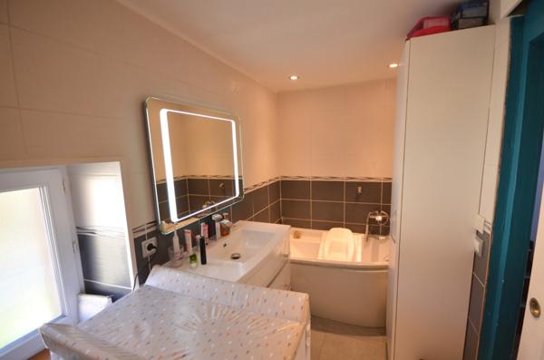 Proche de LA FERTE GAUCHER (77) et de MONTMIRAIL (51) à vendre maison de village de 6 pièces