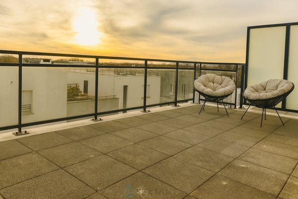 Duplex moderne avec terrasse et parkings