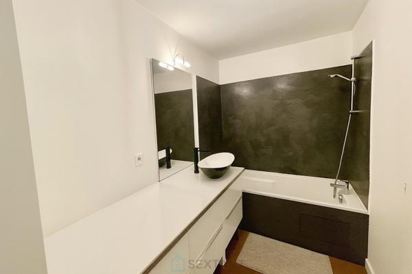 Duplex moderne avec terrasse et parkings