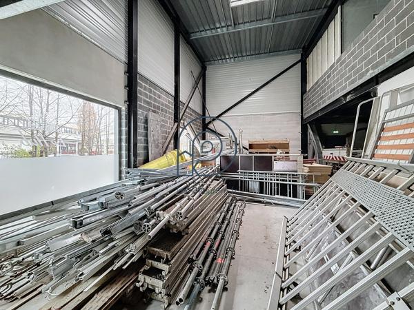 La Madeleine – Programme Linéo | Local d'activité 722 m² (346 m² entrepôt + 376 m² bureaux) | À vendre
