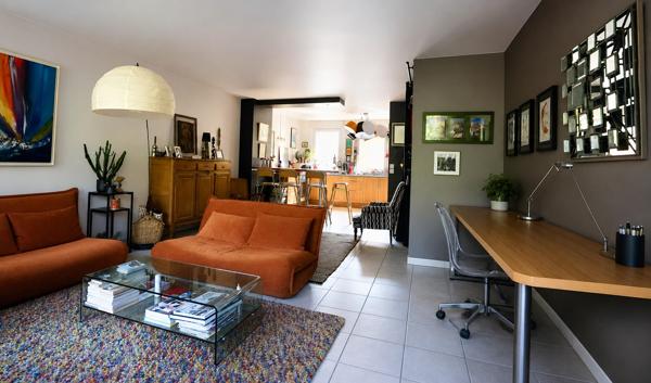 Élégante maison avec terrasse paysagée, garage et stationnements , Lille