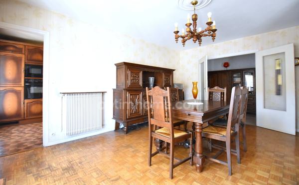 ANNECY - GRAND APPARTEMENT LUMINEUX DE 93 m² A RENOVER - T3/T4 - BALCON - GARAGE - CAVES - VUE MONTAGNES