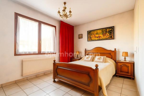 ANNECY - GRAND APPARTEMENT LUMINEUX DE 93 m² A RENOVER - T3/T4 - BALCON - GARAGE - CAVES - VUE MONTAGNES