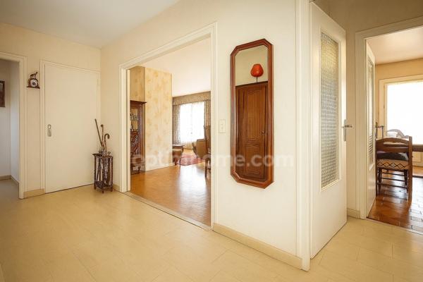 ANNECY - GRAND APPARTEMENT LUMINEUX DE 93 m² A RENOVER - T3/T4 - BALCON - GARAGE - CAVES - VUE MONTAGNES