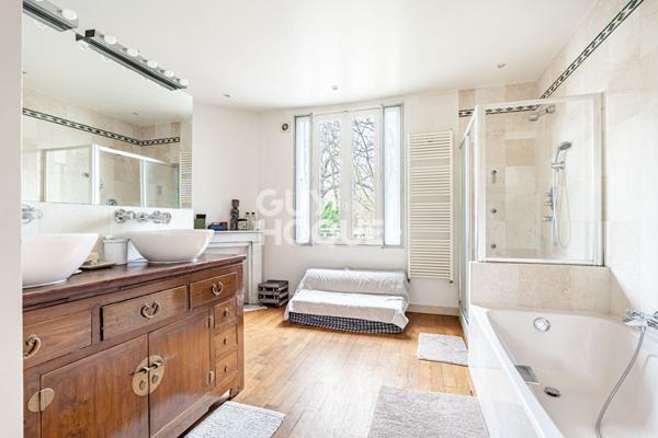 MAISON QUARTIER DES BRUYERES - 9 PIECES