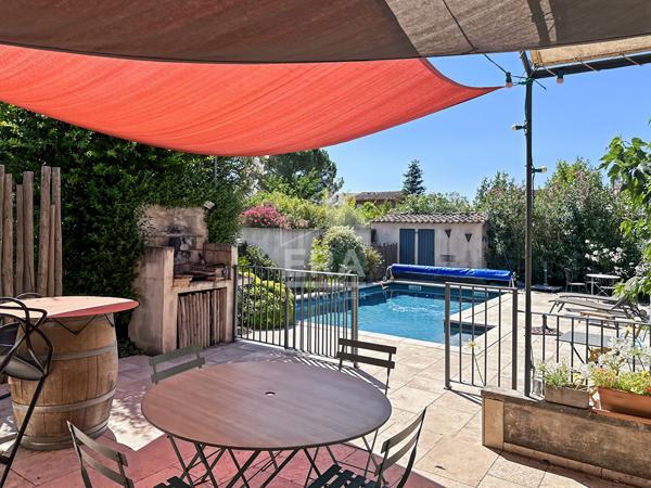 Villa de plain pied avec studio attenant, piscine chauffée