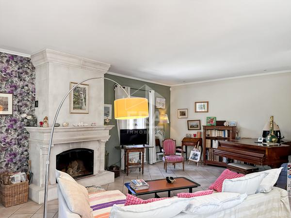Villa de plain pied avec studio attenant, piscine chauffée