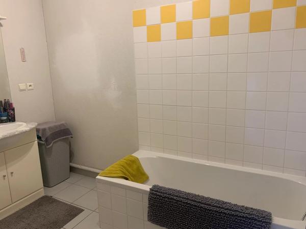 Vente                                                      Appartement
                        
                     3 pièces                      64 m2                     à Saint-Estève