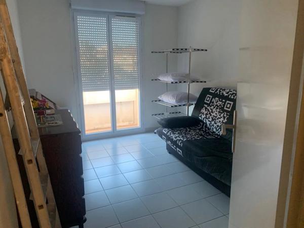 Vente                                                      Appartement
                        
                     3 pièces                      64 m2                     à Saint-Estève