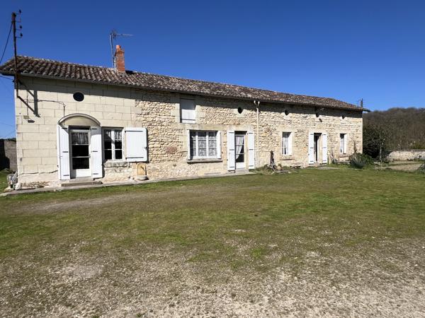 Bonneuil-Matours (86210) Authentique, Longère, de caractère avec dépendance et accès rivière Bonneuil Matours