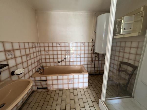 Bonneuil-Matours (86210) Authentique, Longère, de caractère avec dépendance et accès rivière Bonneuil Matours
