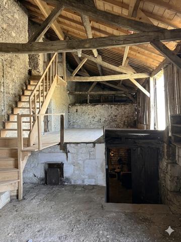 Bonneuil-Matours (86210) Authentique, Longère, de caractère avec dépendance et accès rivière Bonneuil Matours