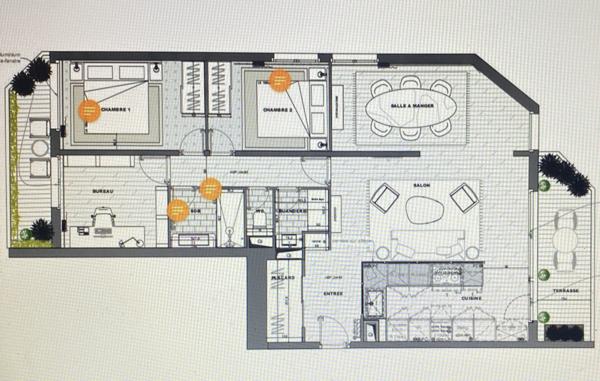 T4 Dernier étage rénové double garage.