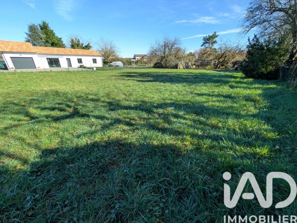 Terrain à vendre 1 072 m² Lussac-les-Châteaux