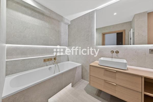 Appartement
         4 pièces
        - 122 m² Bien prestige 1 950 000 € *
