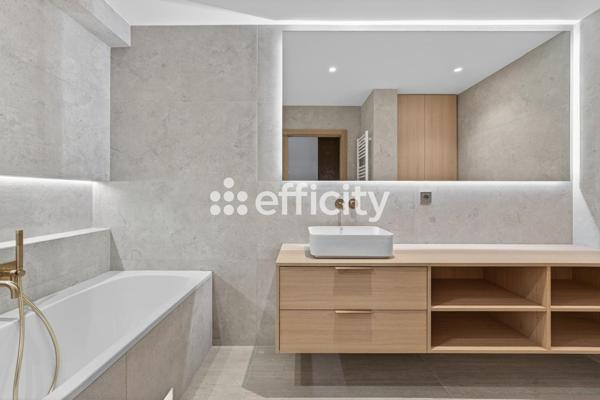 Appartement
         4 pièces
        - 122 m² Bien prestige 1 950 000 € *