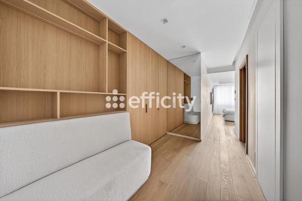 Appartement
         4 pièces
        - 122 m² Bien prestige 1 950 000 € *
