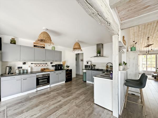 Maison rénovée de 126m² + 60m² de garage sur 1900m² de terrain