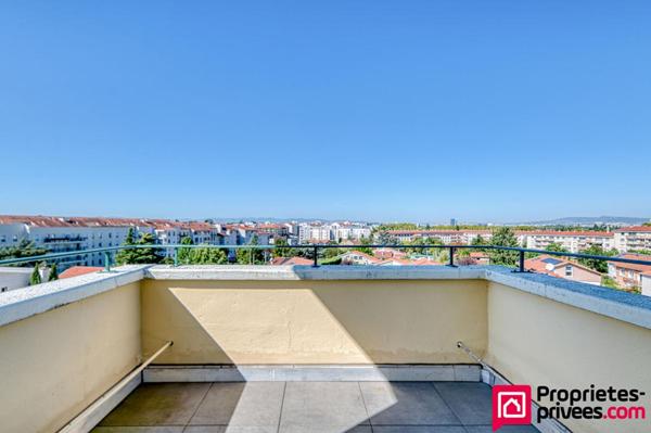 T5, réhabilitation récente dans maison Bourgeoise, Bron Centre