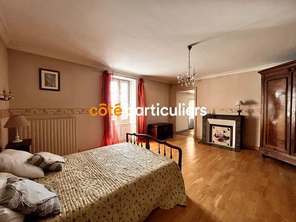 Vente Maison310 m² - 14 Pièces - LE POIRE SUR VIE (85170)