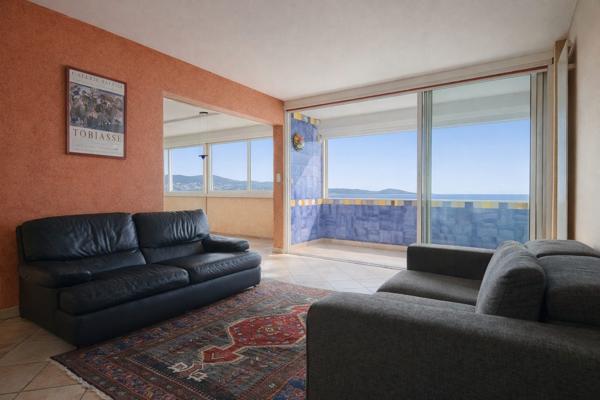 Toulon – Appartement avec vue panoramique sur la rade et les monts toulonnais