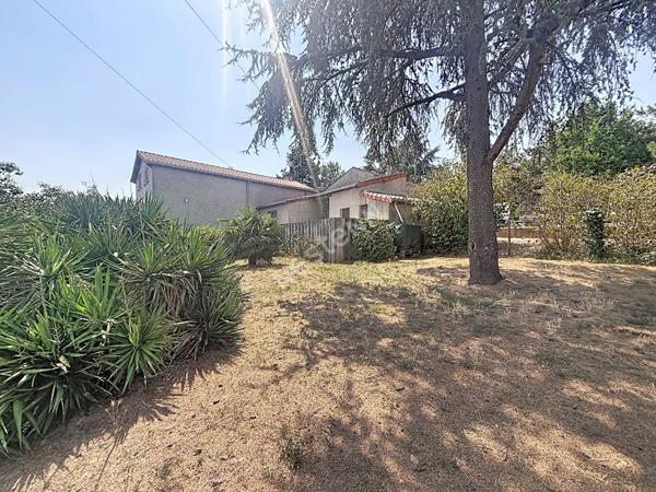 Maison en pierres à vendre à la Chapelle Saint Florent - 3 chambres - garage double - Grand terrain