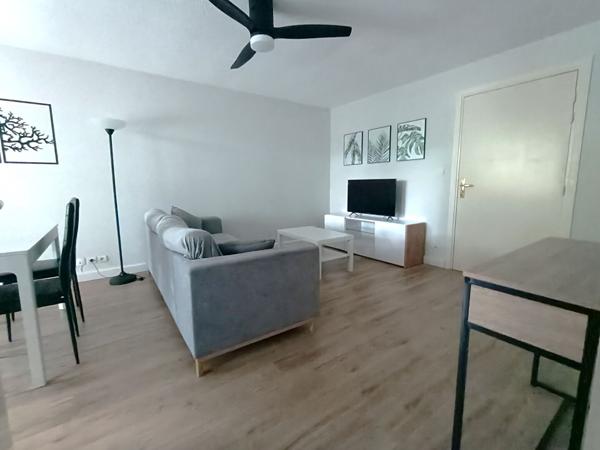 APPARTEMENT T2 MEUBLE - PARKING - PISCINE
