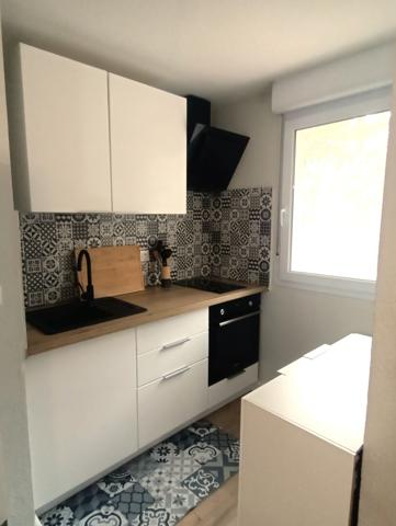 APPARTEMENT T2 MEUBLE - PARKING - PISCINE
