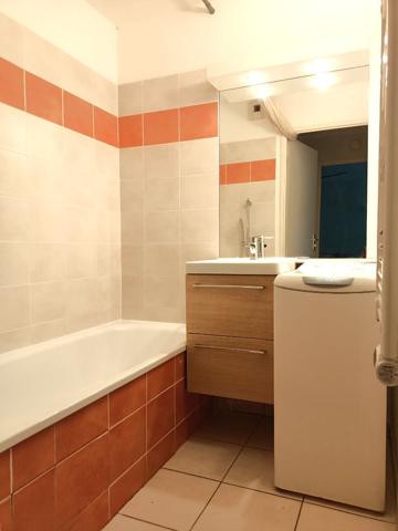 APPARTEMENT T2 MEUBLE - PARKING - PISCINE