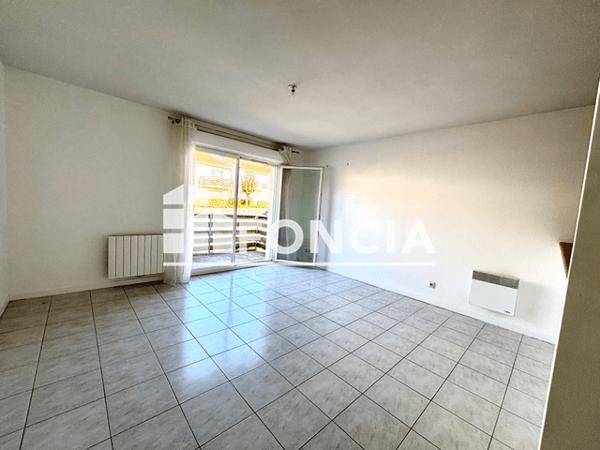 Location Appartement 2 pièces 44.5 m² - RUE PIERRETTE Jonzac 17500