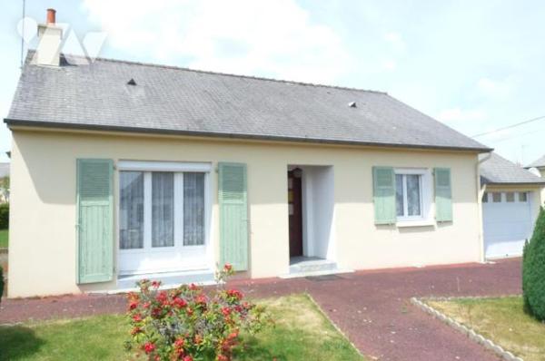 A Vendre à Ambrières-les-Vallées (53300) en Mayenne (53), une maison de plain-pied composée d'u...