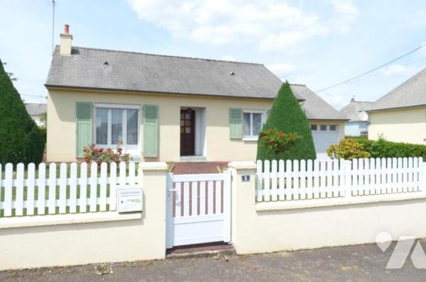 A Vendre à Ambrières-les-Vallées (53300) en Mayenne (53), une maison de plain-pied composée d'u...