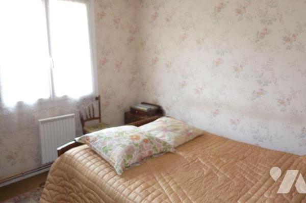 A Vendre à Ambrières-les-Vallées (53300) en Mayenne (53), une maison de plain-pied composée d'u...