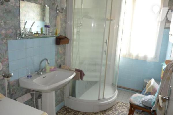 A Vendre à Ambrières-les-Vallées (53300) en Mayenne (53), une maison de plain-pied composée d'u...