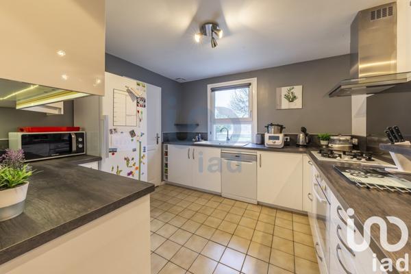 Maison 5 pièces de 150 m² à Moret Loing et Orvanne (77250)
