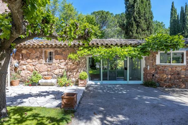 Villa 8 pièces 233 m² avec piscine sur 1 hectare à Roquebrune-sur-Argens