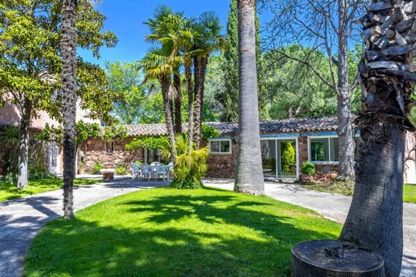 Villa 8 pièces 233 m² avec piscine sur 1 hectare à Roquebrune-sur-Argens