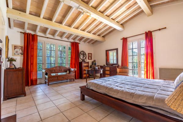 Villa 8 pièces 233 m² avec piscine sur 1 hectare à Roquebrune-sur-Argens