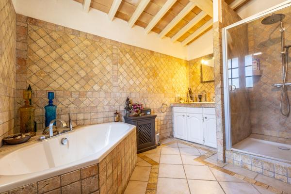 Villa 8 pièces 233 m² avec piscine sur 1 hectare à Roquebrune-sur-Argens