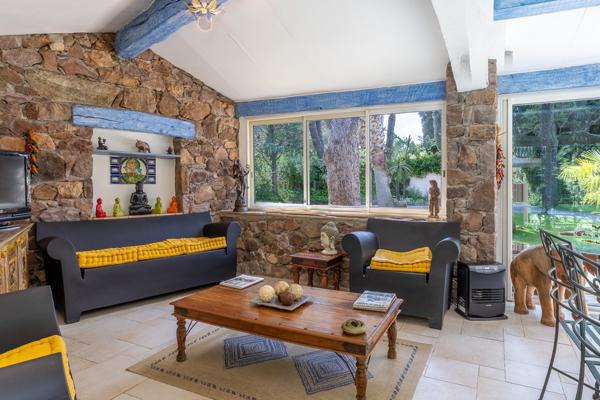 Villa 8 pièces 233 m² avec piscine sur 1 hectare à Roquebrune-sur-Argens