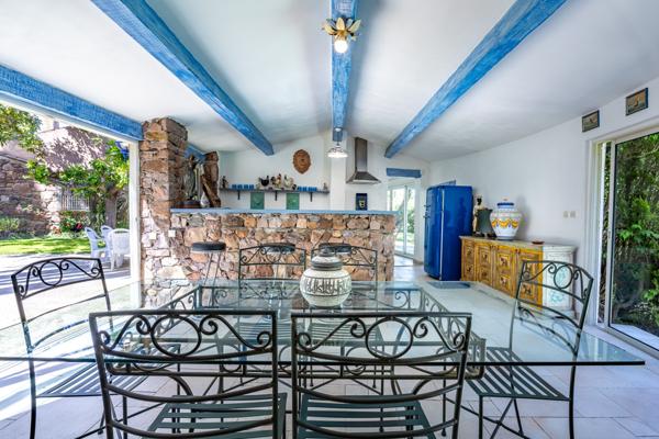 Villa 8 pièces 233 m² avec piscine sur 1 hectare à Roquebrune-sur-Argens