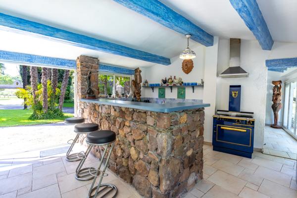 Villa 8 pièces 233 m² avec piscine sur 1 hectare à Roquebrune-sur-Argens