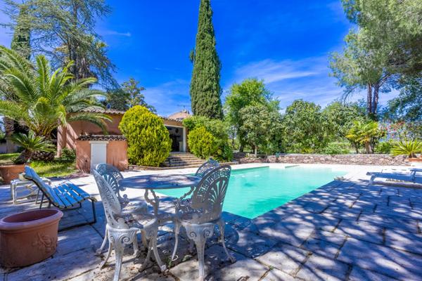 Villa 8 pièces 233 m² avec piscine sur 1 hectare à Roquebrune-sur-Argens