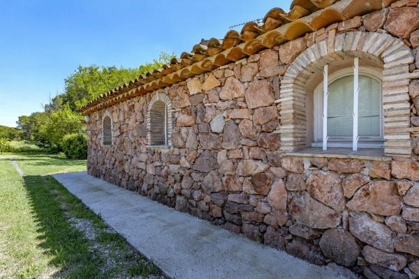 Villa 8 pièces 233 m² avec piscine sur 1 hectare à Roquebrune-sur-Argens