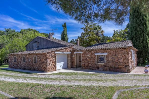 Villa 8 pièces 233 m² avec piscine sur 1 hectare à Roquebrune-sur-Argens