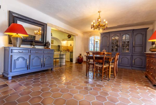 Villa 8 pièces 233 m² avec piscine sur 1 hectare à Roquebrune-sur-Argens